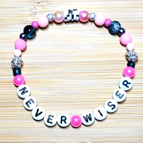 Anti Hero- Taylor Swift Friendship Bracelet - Picture 4 of 4